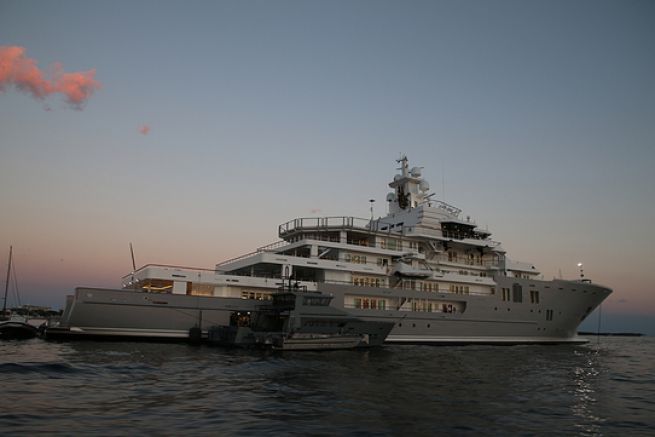Die Superyacht Ulysses in der Bucht von Cannes im September 2016