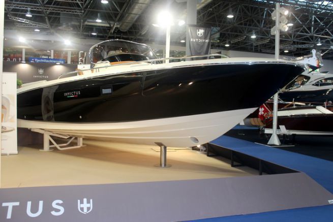 Die CX 280, das erste Modell der neuen CX-Reihe von Invictus Yacht