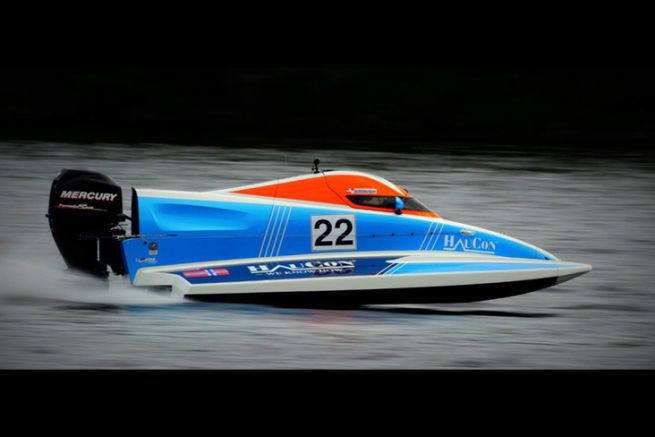 Dieses Haugaard Racing Formel 4 UIM Powerboat braucht eine Generalberholung.