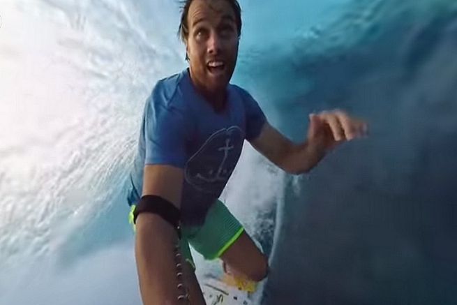 Anthony Walsh filmt bei 360 seine Session im Teahupoo