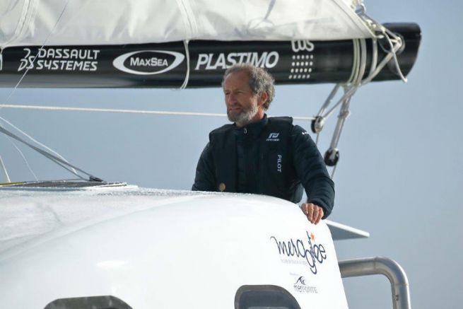 Michel Desjoyeaux am Steuer des Katamarans Z2015 de Mer Agite