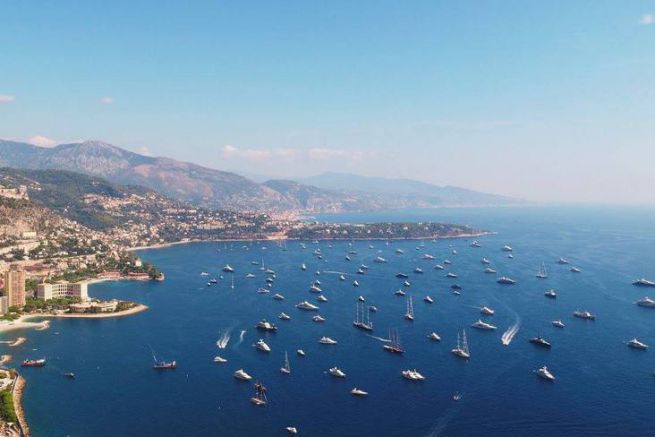 Yachten vor Anker in der Bucht von Monaco