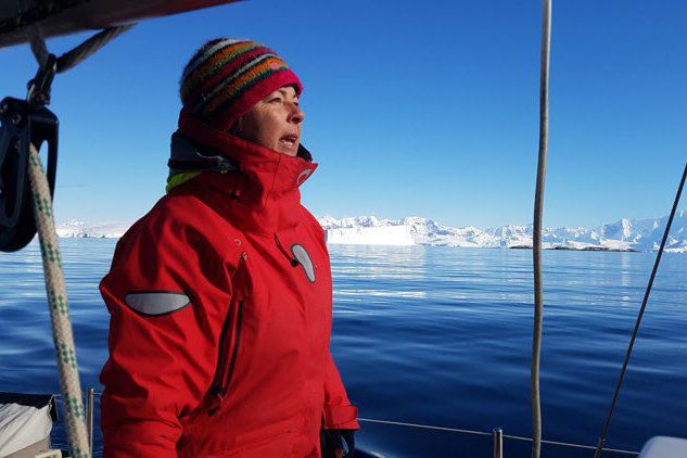 Episode 7/8, ein groer Wasserweg erscheint im Boot in der Antarktis
