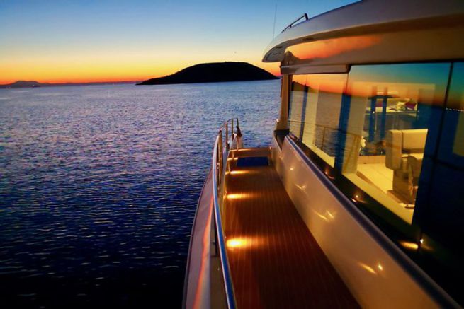 Unterbringung und Leben an Bord von Silent Yachts 55 E-power+, der ganze Komfort einer Luxusyacht