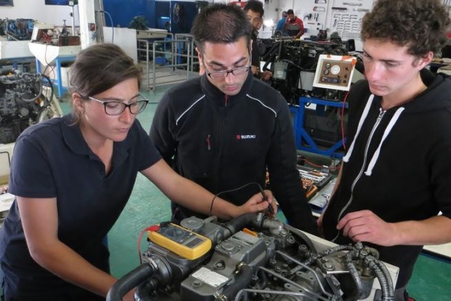 Ausbilder Mechaniker am Nautischen Institut der Bretagne - Teilen durch Ausbildung