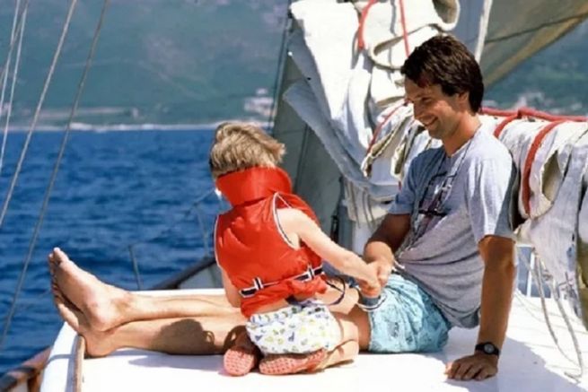 Thierry Lhermitte mit seiner Familie an Bord seiner Oceanis 430