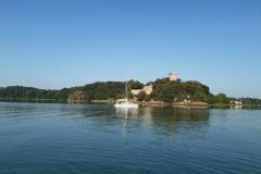 Vorbereitung der Kreuzfahrt: Landschaftliche Bootsfahrt auf der Rance zwischen Saint Malo und Dinan
