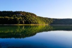 Der See von Vouglans, im Herzen des Jura