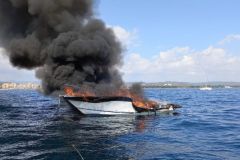Schiff brennt nach dem Auffllen der Treibstofftanks