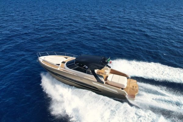 470 Regina: Probefahrt mit einem imposanten und komfortablen Schnellboot