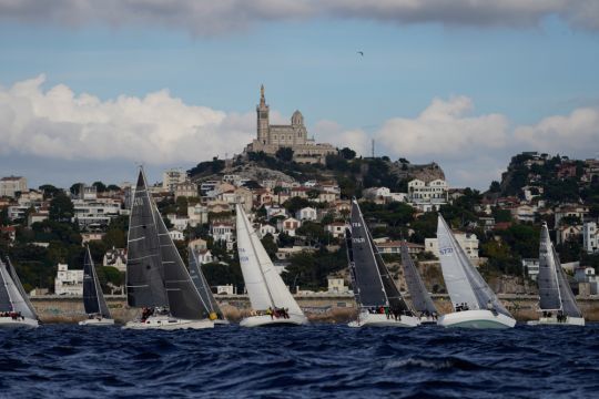 In Marseille verbindet die Nautique moderne Regatta mit Tradition