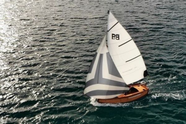 Paper8, ein vollständig faltbares Segelboot, mit dem man überall