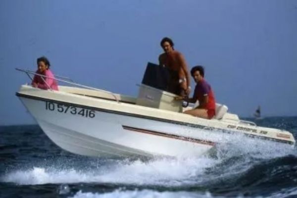 Jeanneau, die Geschichte eines dreifarbigen Flaggschiffs des Wassersports von 1950 bis 1982