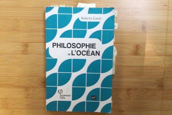 Philosophie des Ozeans von Roberto Casati: Wie bewohnt man das Meer und sein Boot?