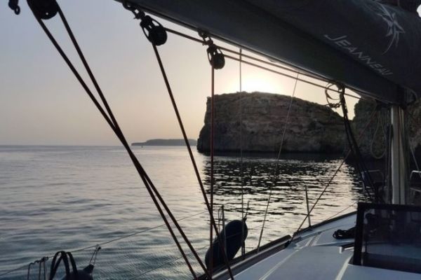 Malta mit dem Boot: Die Umrundung der Insel Gozo mit ihren zerklfteten Landschaften