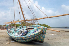 Flipflopi Ndogo: die erste Dhow mit Segeln, die aus am Strand gesammeltem Plastik gebaut wurde
