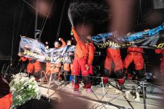 Triumph von Pen Duick VI beim Ocean Globe Race 2024
