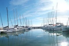 Erste Ausgabe der Mehrrumpfboot-Messe, die dem Charter und der Gelegenheit in Port Ginesta gewidmet ist
