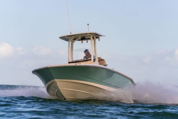 Boston Whaler 250 Dauntless, die eine Legende am Leben erhlt und gleichzeitig verbessert