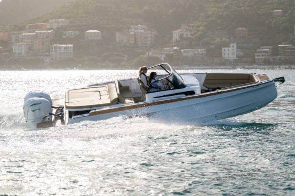Sterk 31 RC: Bis zu 60 Knoten segeln, ohne es zu merken