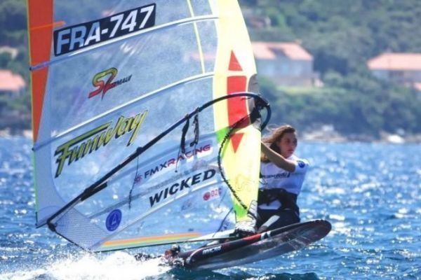 Tess Sermet: Portrt des neuen Sterns des europischen Windsurfens