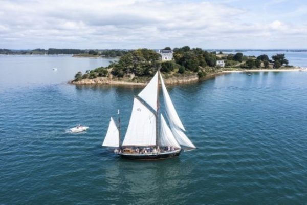 Die Schwarze Lilie: Eine 100 Jahre alte Auric-Yawl immer noch unter Segeln