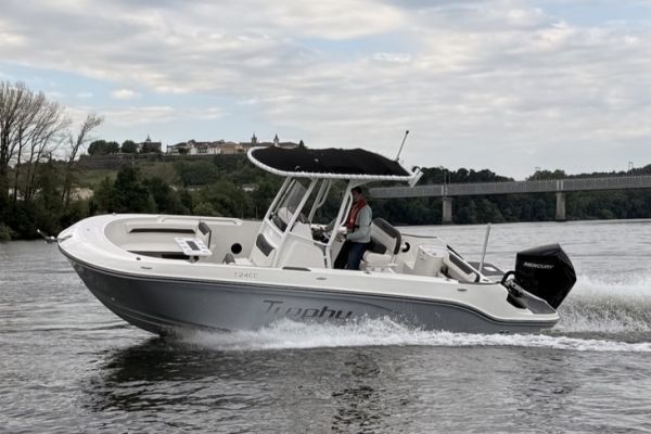 Trophy 24 CC: Ein 7-Meter-Opener, der zum Angeln und für Familienausflüge gedacht ist