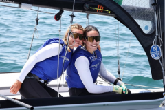 Mathilde Lovadina und Lou Berthomieu belegen in einer anspruchsvollen Serie einen guten 6. Platz