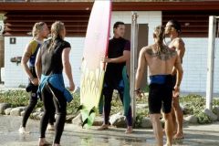 Keanu Reeves im Clinch mit Einheimischen im Kultfilm Point Break