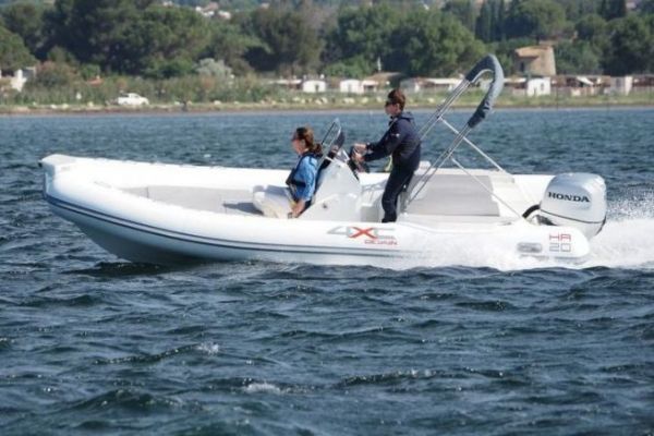 4XC HA20: Entstehung und Programm des Bootes eines berraschenden Semi Rigid