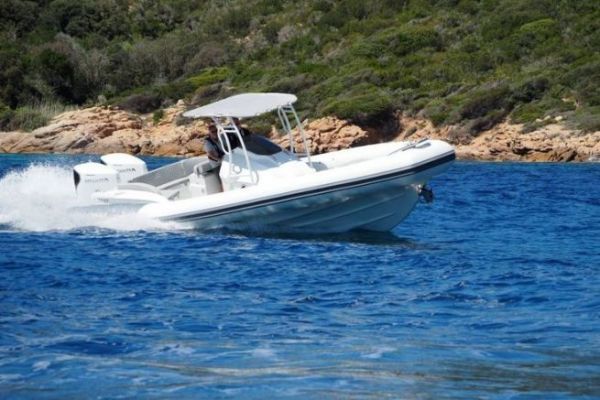 Libecciu 1000: ein ergonomischer und benutzerfreundlicher Decksplan von Fanale Marine