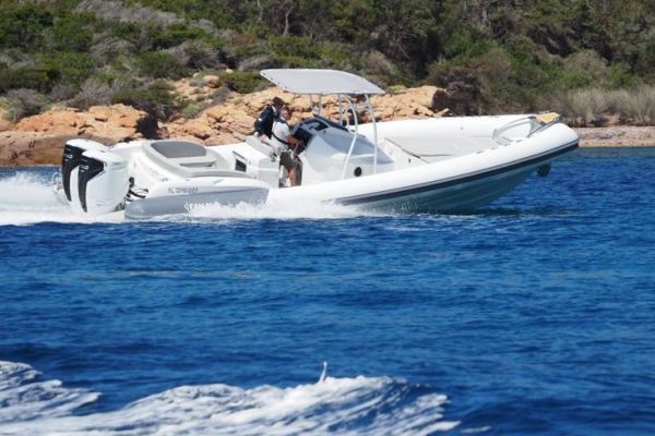 Der Libecciu 1000 im Vergleich mit der Konkurrenz: Ein korsisches RIB im 10-Meter-Rennen