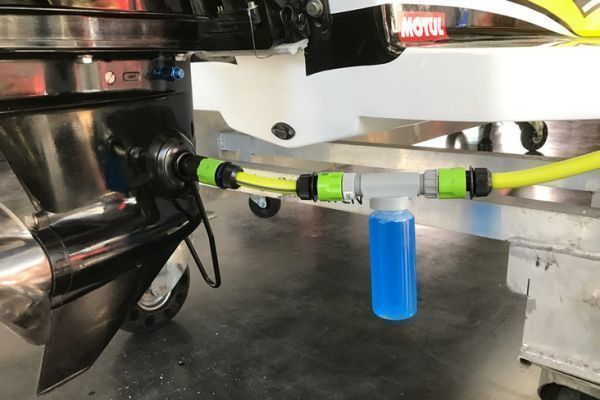 STOPSEL: Wie man einen Schiffsmotor vor der berwinterung richtig splt