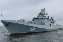 Die Fregatte ?Admiral Grigorovich? gab mehrere Warnschüsse in Richtung des Rentnerpaares ab