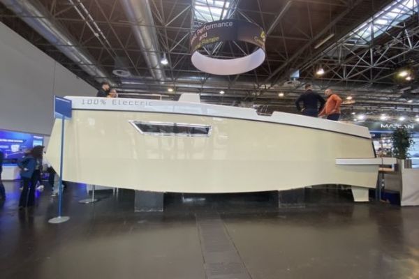 Green Power 33 erstmals auf der Boot in D�sseldorf ausgestellt