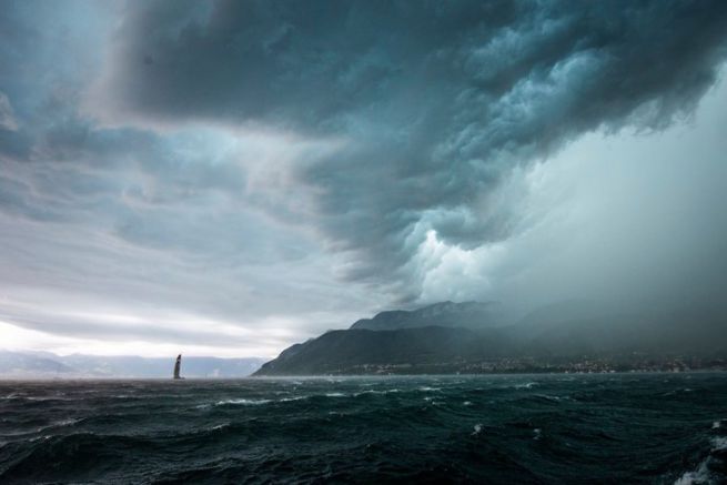 segelyacht gewitter