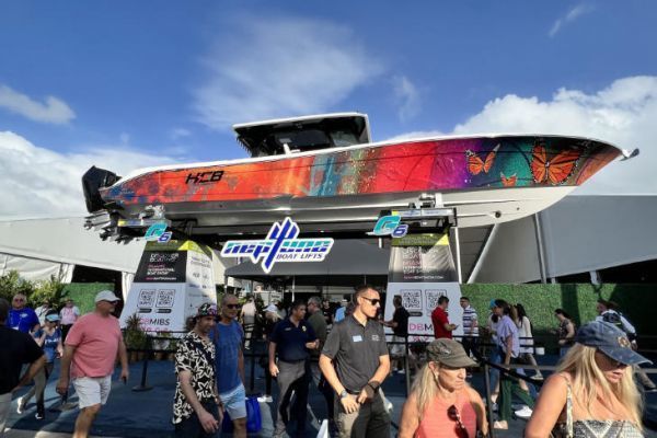 Jedes Jahr im Februar findet in Miami, Florida, eine der grten Bootsmessen der Welt statt