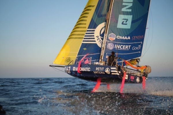 Benoit Marie bleibt trotz eines Schadens an der Spitze des Rennens