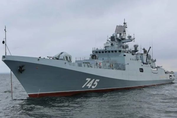 Die Fregatte ?Admiral Grigorovich? gab mehrere Warnsch�sse in Richtung des Rentnerpaares ab