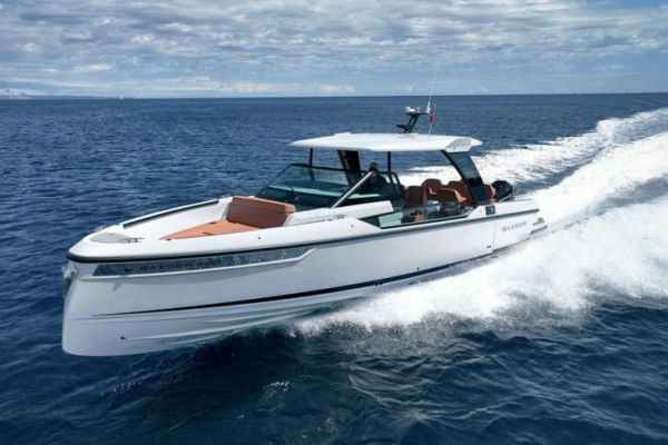 Die Sky Fall, ein Schnellboot vom Typ Saxdor 320 GTO mit einer Lnge von 10,28 m