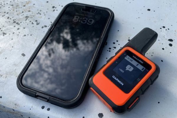 Mit dem Garmin inReach Mini 2 Sender knnen Sie weltweit SMS versenden.